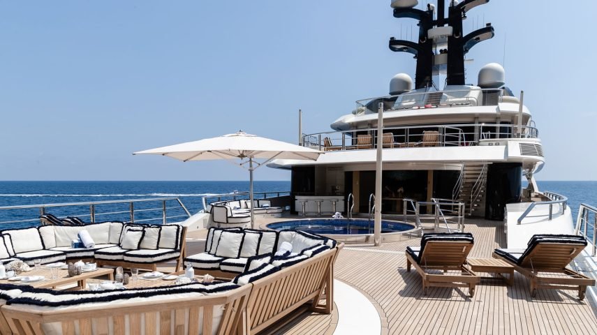 birthday-on-a-luxury-yacht